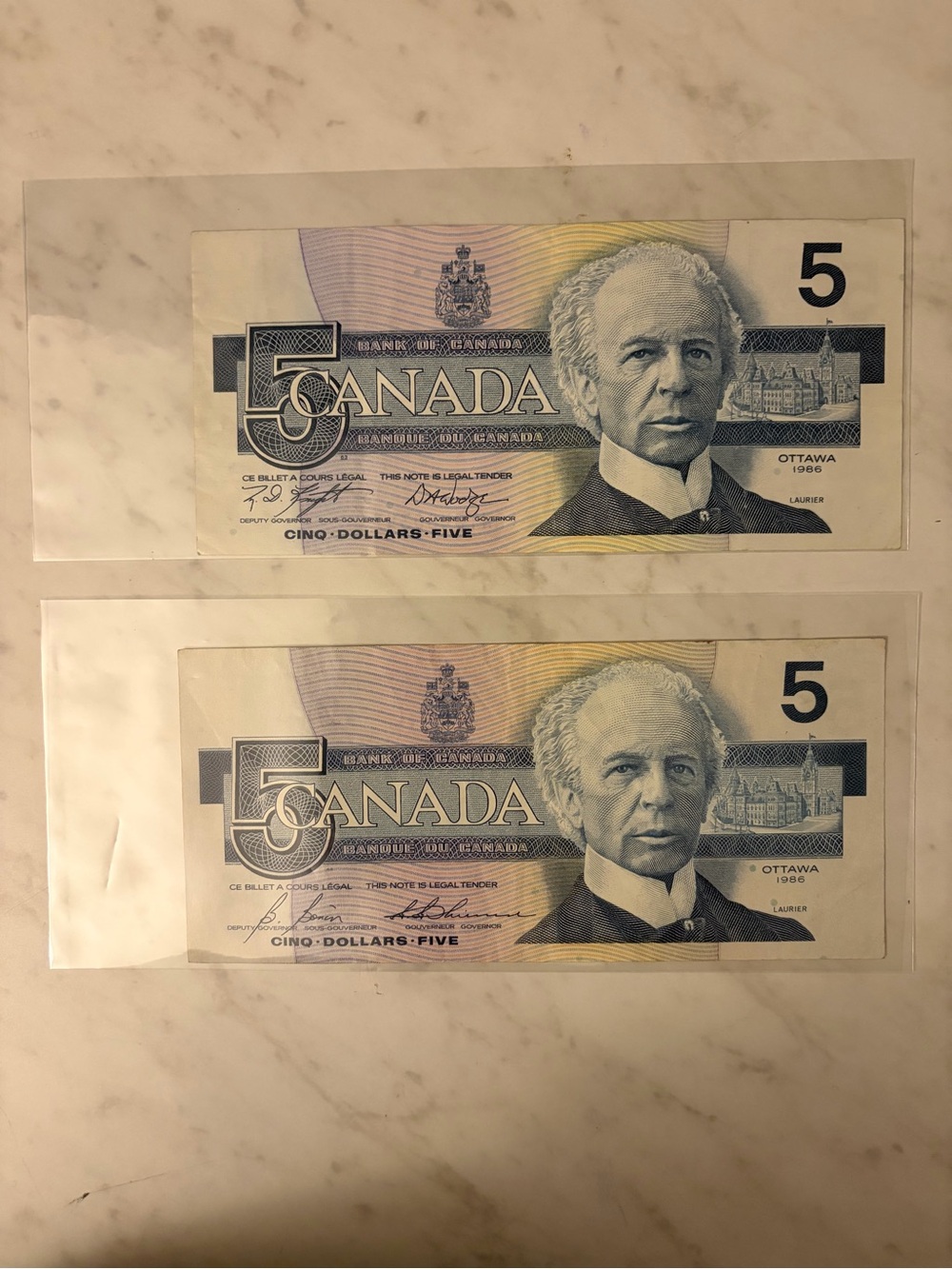 1986 2 set - Vintage Canada five Dollar Banknotes - circulated